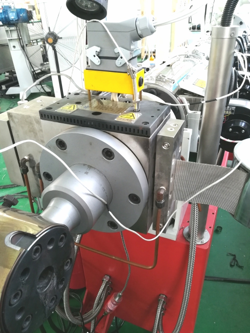 continuous belt screen changer