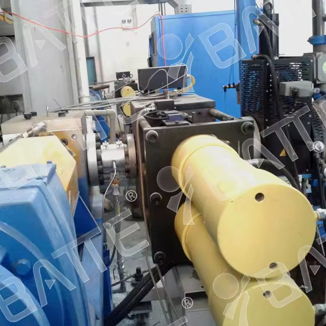 dual station hydraulic screen changers