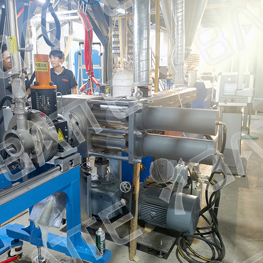 double hydraulic screen changer