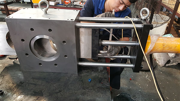 single plate hydraulic screen changer