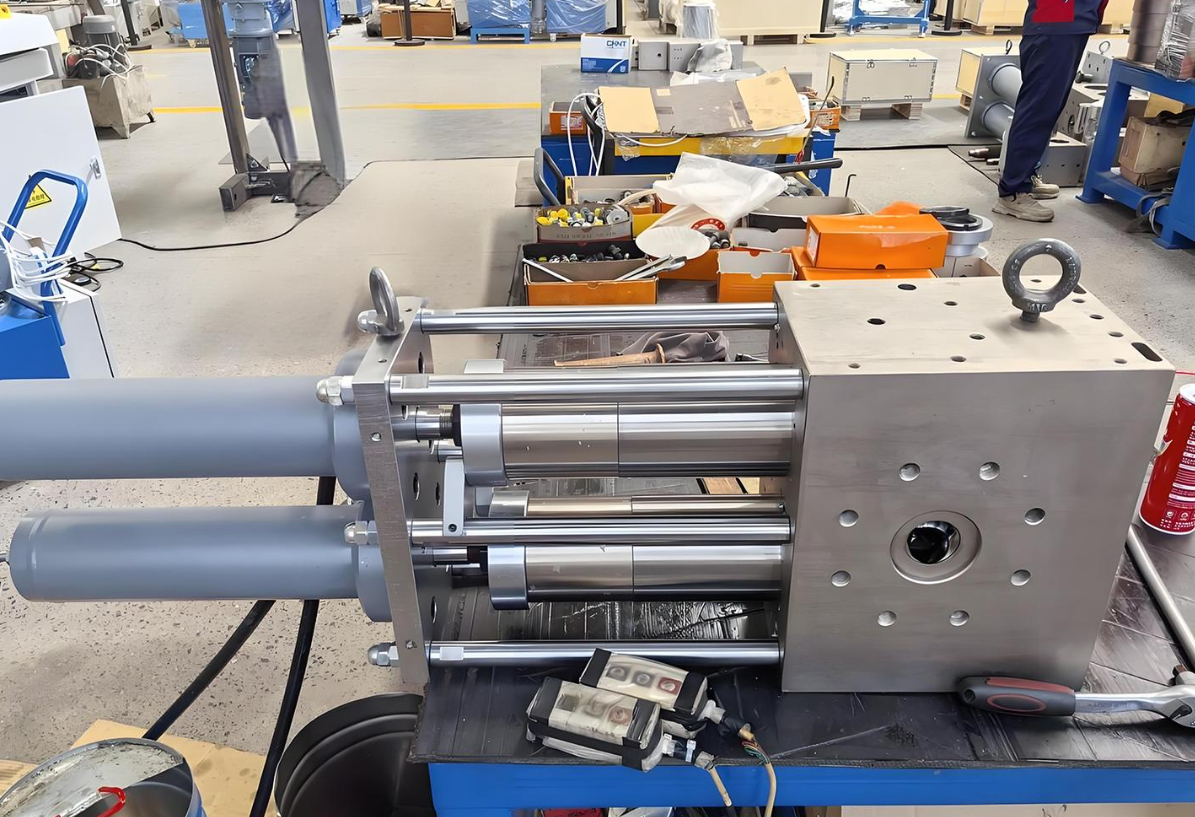 continuous screen changer in extruder