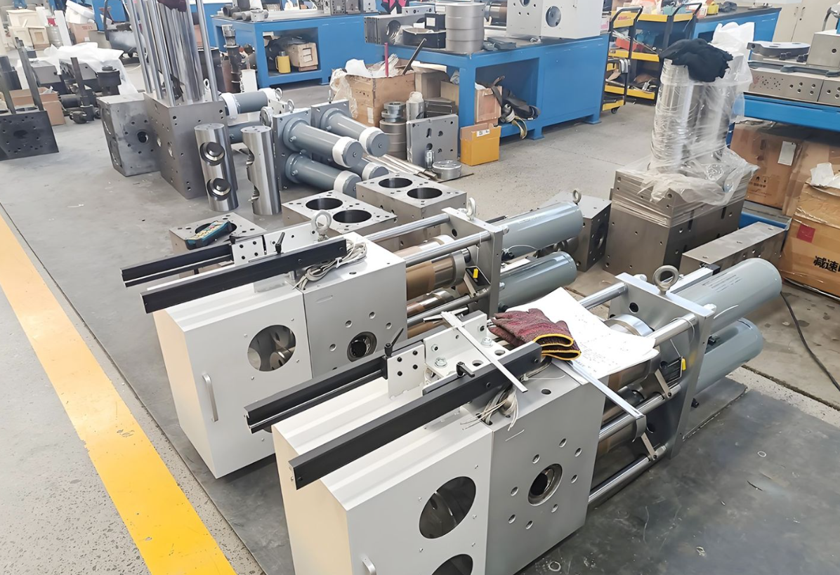 extrusion screen changer in extruder