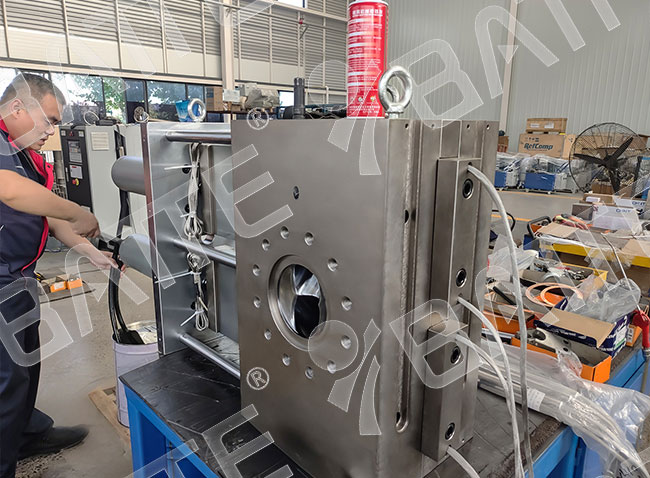 screen changer in extruder