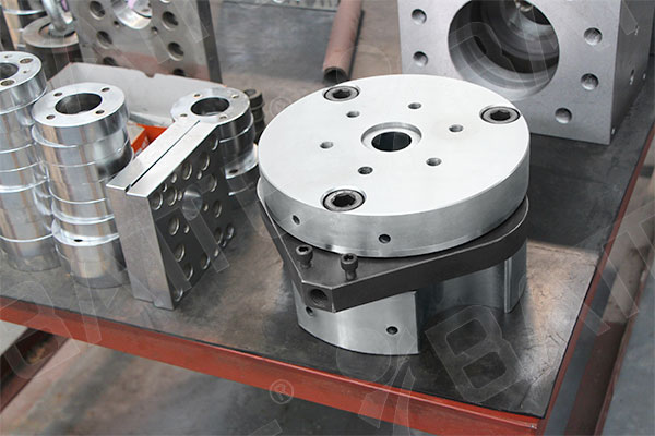 screen changer in extruder