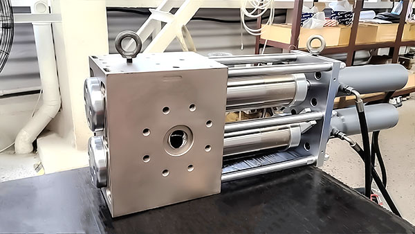continuous screen changer in extruder
